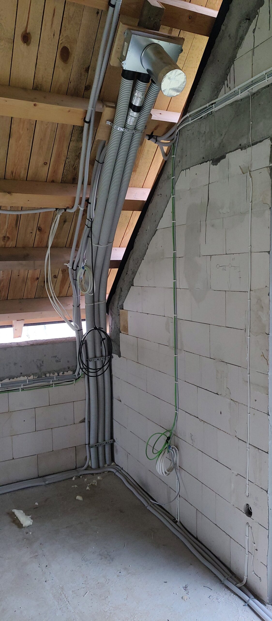 Zdjęcie instalacji w nowoczesnym domu w Strzelinku