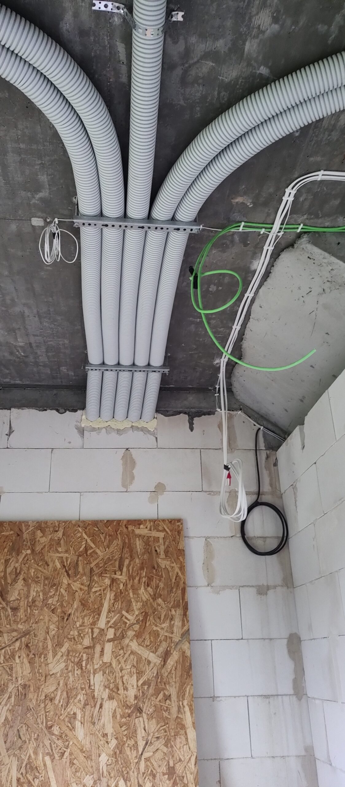 Zdjęcie instalacji w nowoczesnym domu w Strzelinku