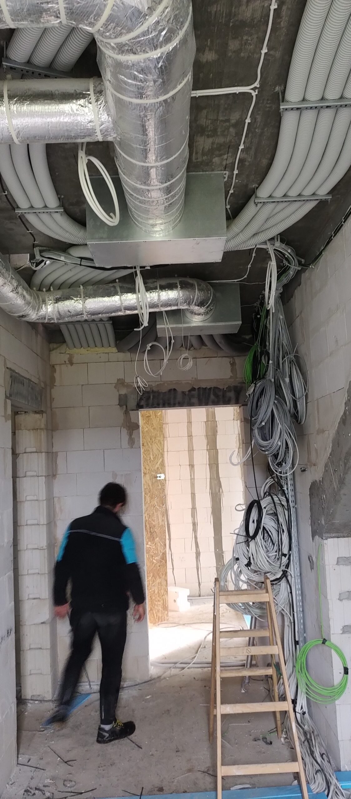 Zdjęcie instalacji w nowoczesnym domu w Strzelinku